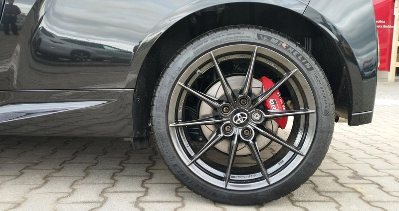 Toyota Yaris cena 194699 przebieg: 4, rok produkcji 2023 z Suchedniów małe 277